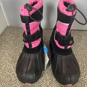 Totes Jaclyn slip on Girls Pink and Black Winter Boots Size 3 Youth Medium. New